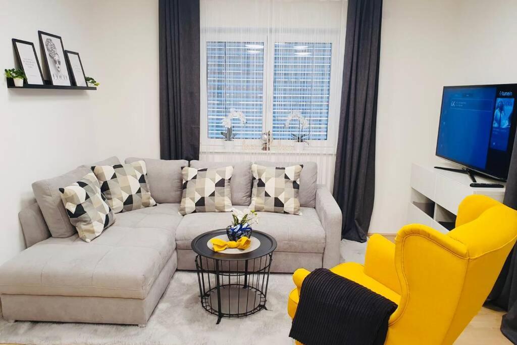 Leon Apartment Neu! Gemuetlichkeit An Erster Stelle Linz Esterno foto