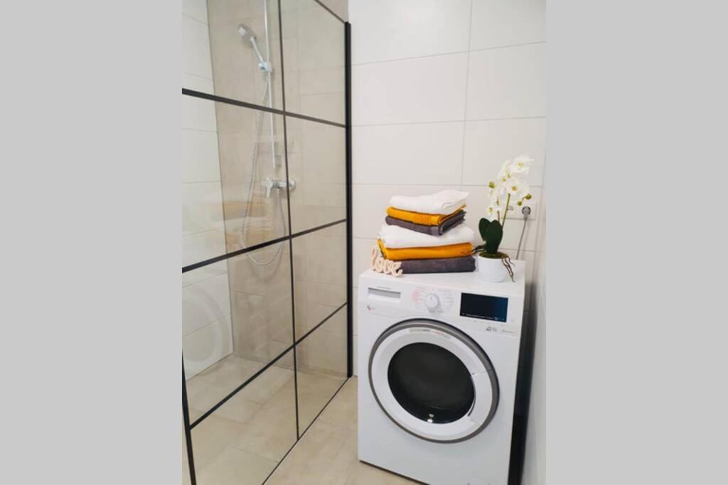 Leon Apartment Neu! Gemuetlichkeit An Erster Stelle Linz Esterno foto