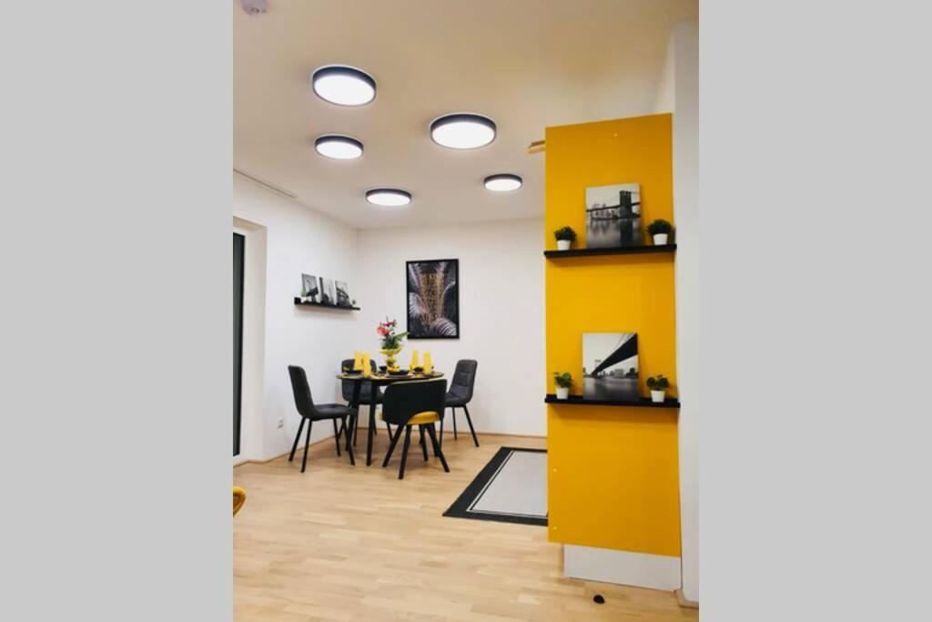 Leon Apartment Neu! Gemuetlichkeit An Erster Stelle Linz Esterno foto